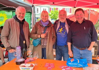 Frank, Claudia, Gustav und Ossi auf dem SPD-Stand